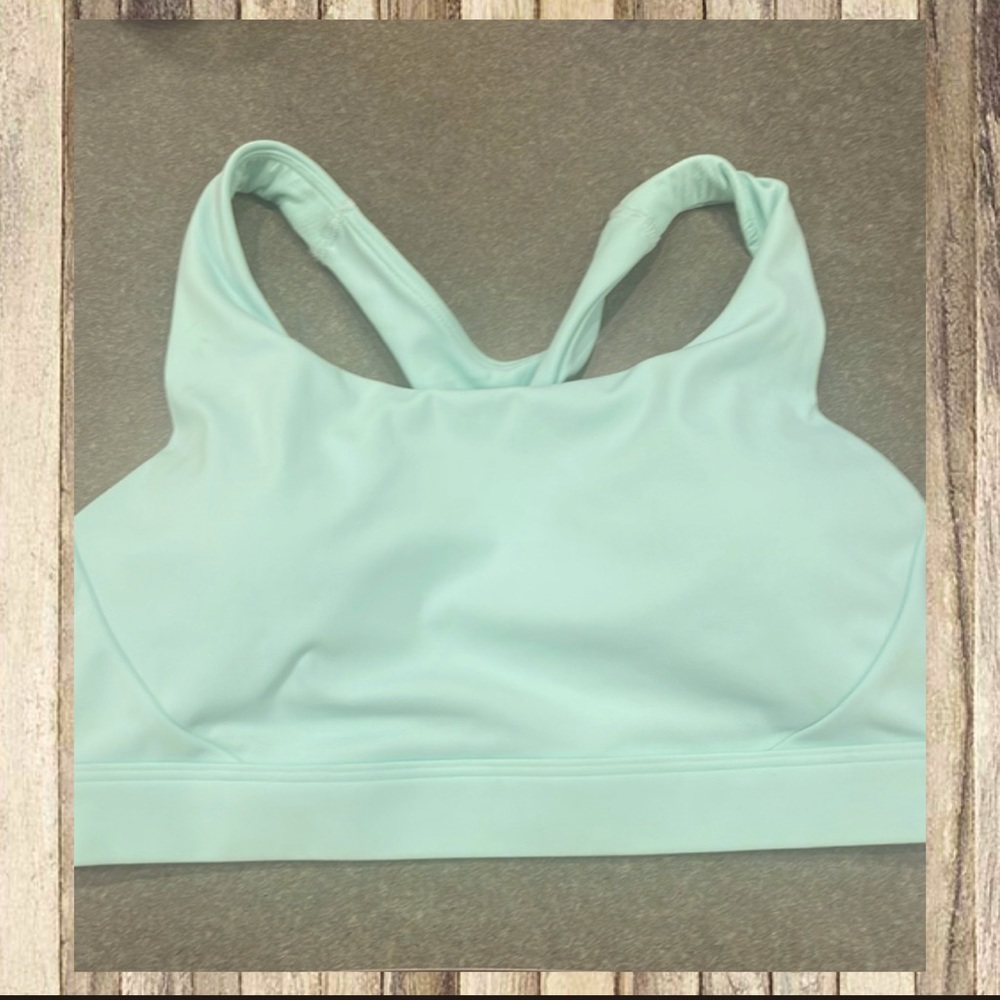 ATHLETA NEW and NWOT ULTIMATE WINTERGREEN MINT SPORTS BRA